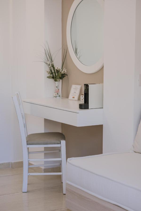 Dora Apartments Agia Pelagia Екстериор снимка