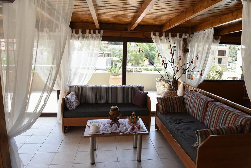 Dora Apartments Agia Pelagia Екстериор снимка