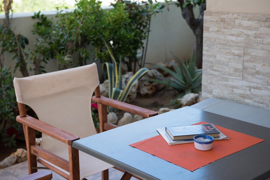 Dora Apartments Agia Pelagia Екстериор снимка